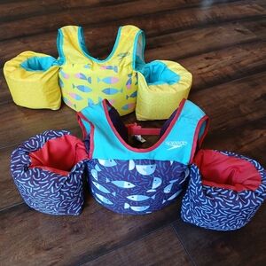 Speedo puddle jumpers set of 2